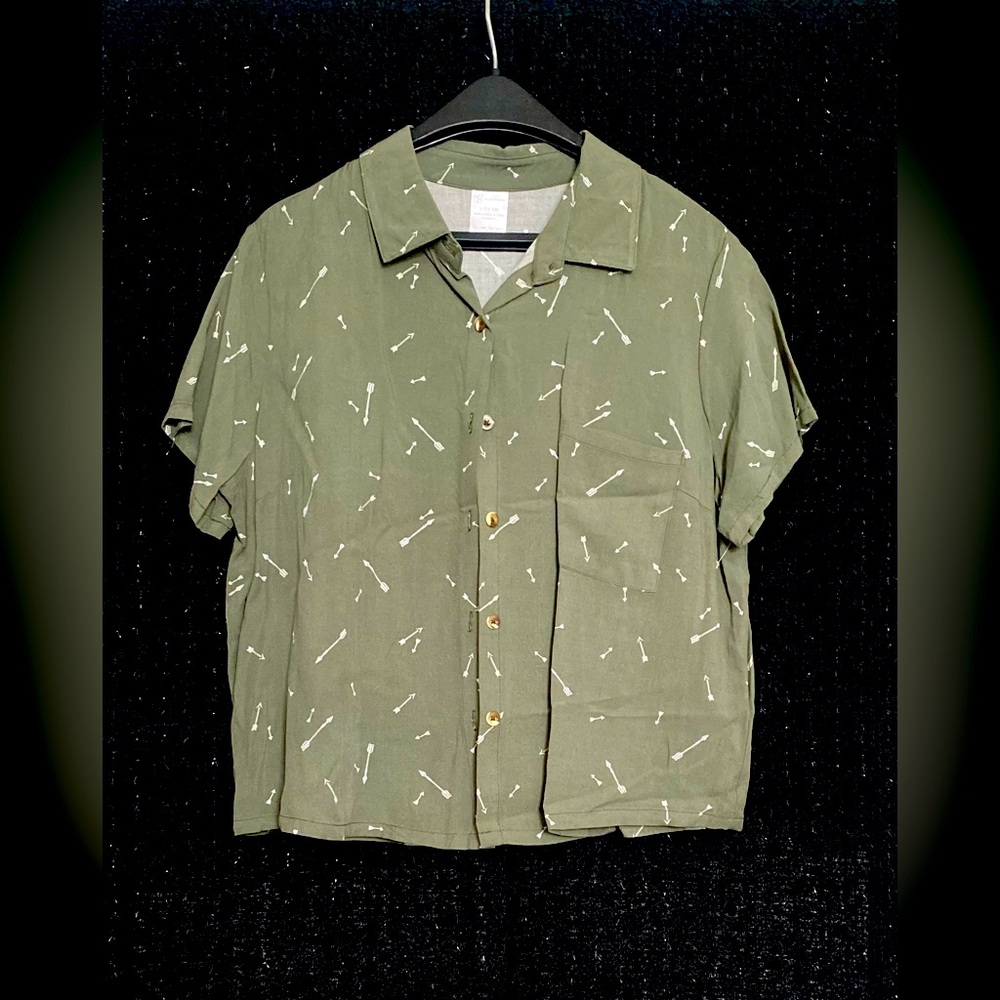 Brand: NO BOUNDARIES 
Size: Large 
Condition: Great